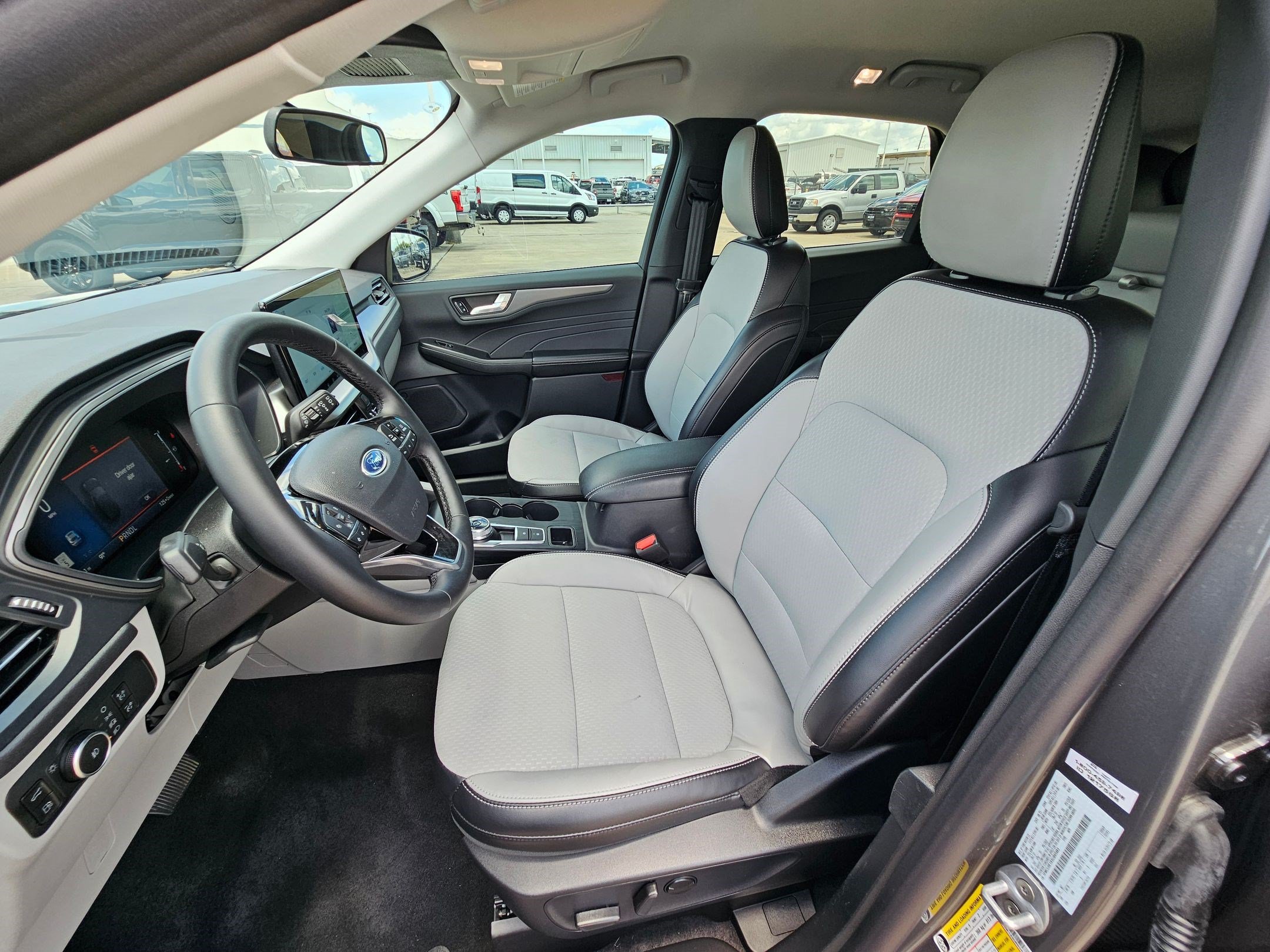 Certified 2025 Ford Escape SE FWD image 17