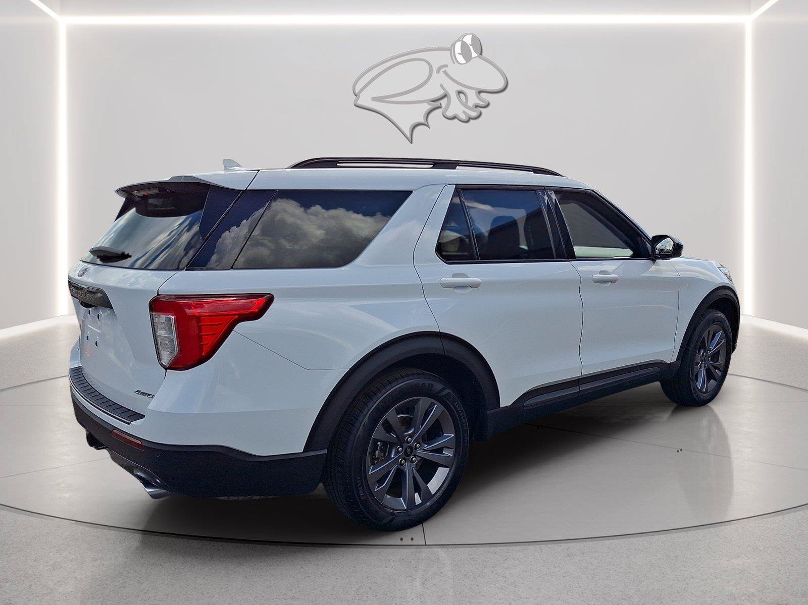Certified 2023 Ford Explorer XLT w/ Equipment Group 202A AWD/4WD image 5