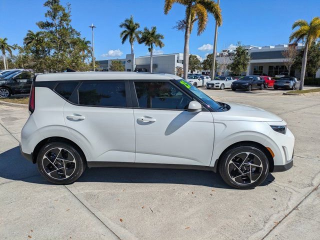 Used 2025 Kia Soul EX image 5