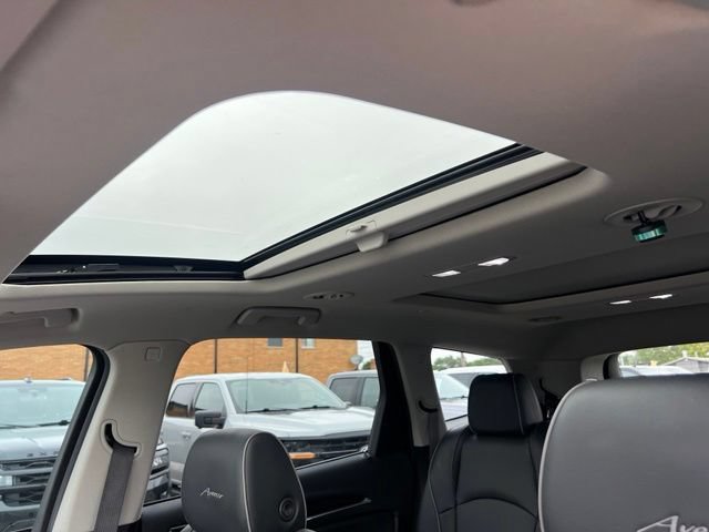 Used 2019 Buick Enclave Avenir w/ Avenir Technology Package AWD/4WD image 21