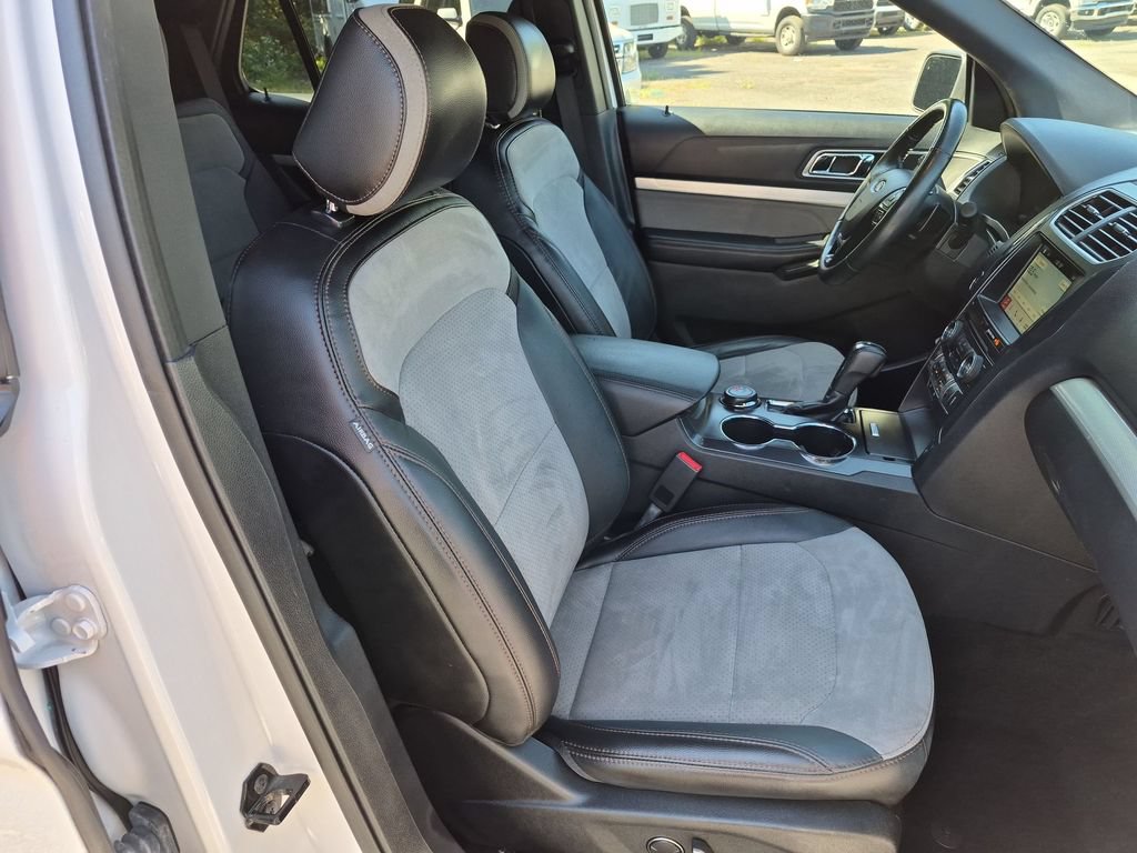 Certified 2017 Ford Explorer XLT w/ Equipment Group 202A AWD/4WD image 41
