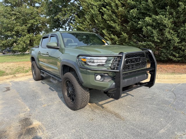 Used 2022 Toyota Tacoma TRD Off-Road w/ Technology Package AWD/4WD image 2