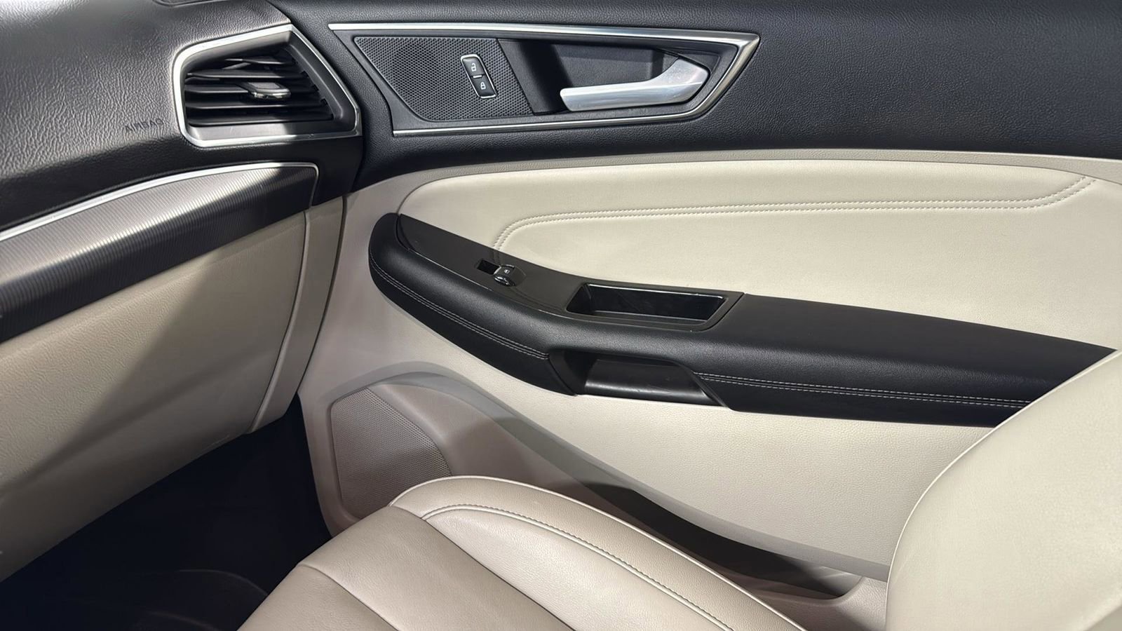 Certified 2018 Ford Edge Titanium w/ Technology Package image 24