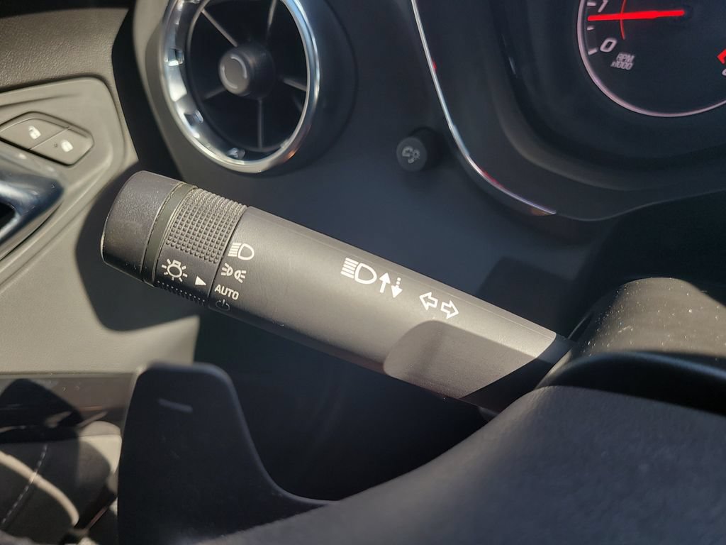 Used 2020 Chevrolet Camaro LT RWD image 26