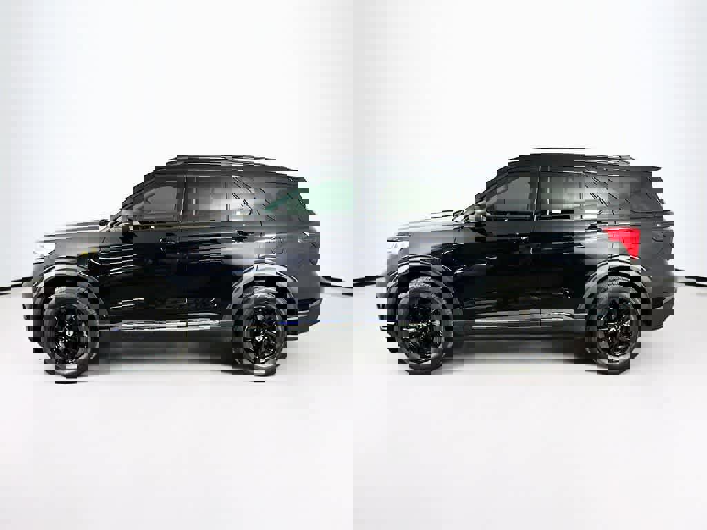 Certified 2022 Ford Explorer XLT image 3