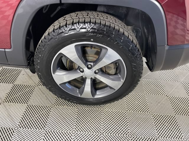 Used 2019 Jeep Cherokee Limited w/ Technology Group AWD/4WD image 23