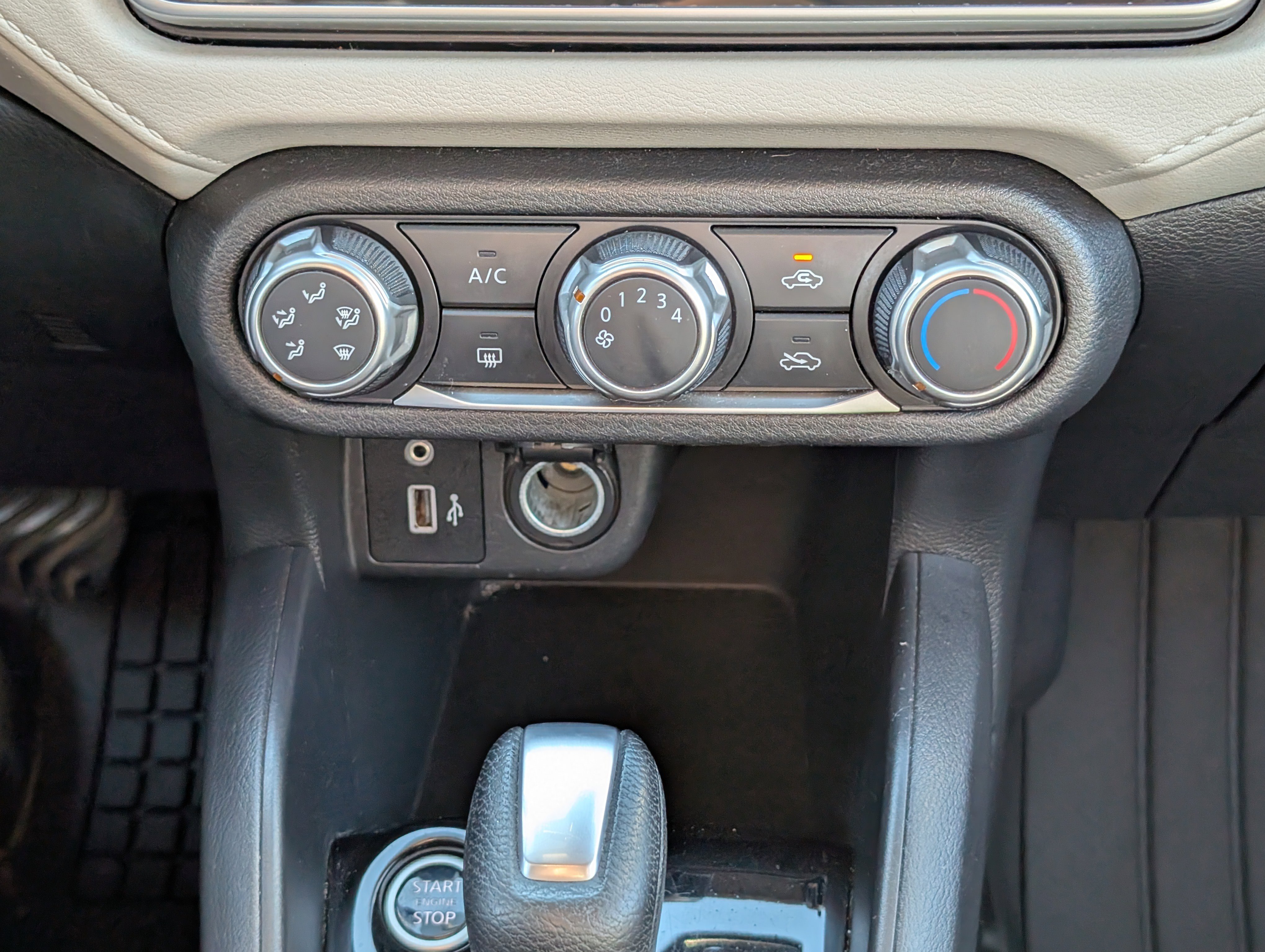 Used 2021 Nissan Versa SV image 24