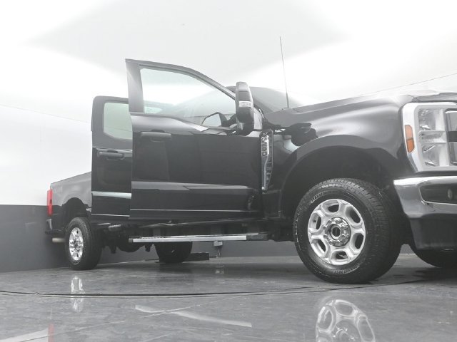 Certified 2025 Ford F250 XLT AWD/4WD image 29