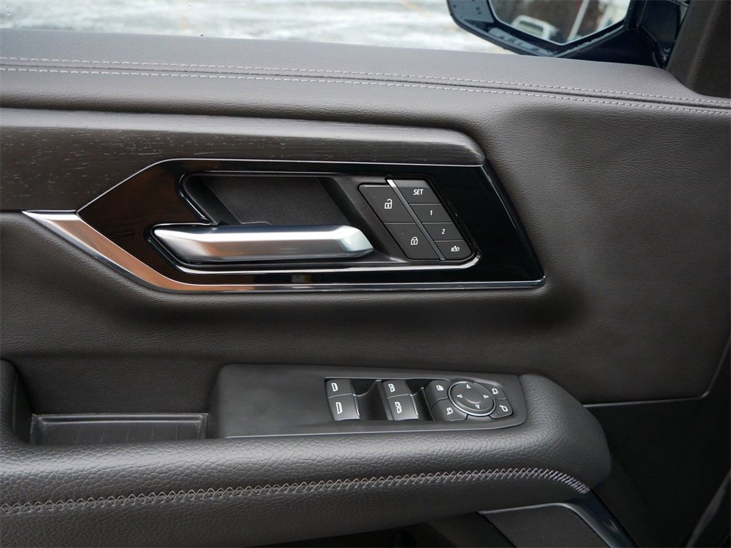 Used 2025 GMC Yukon Denali w/ Denali Reserve Package image 17