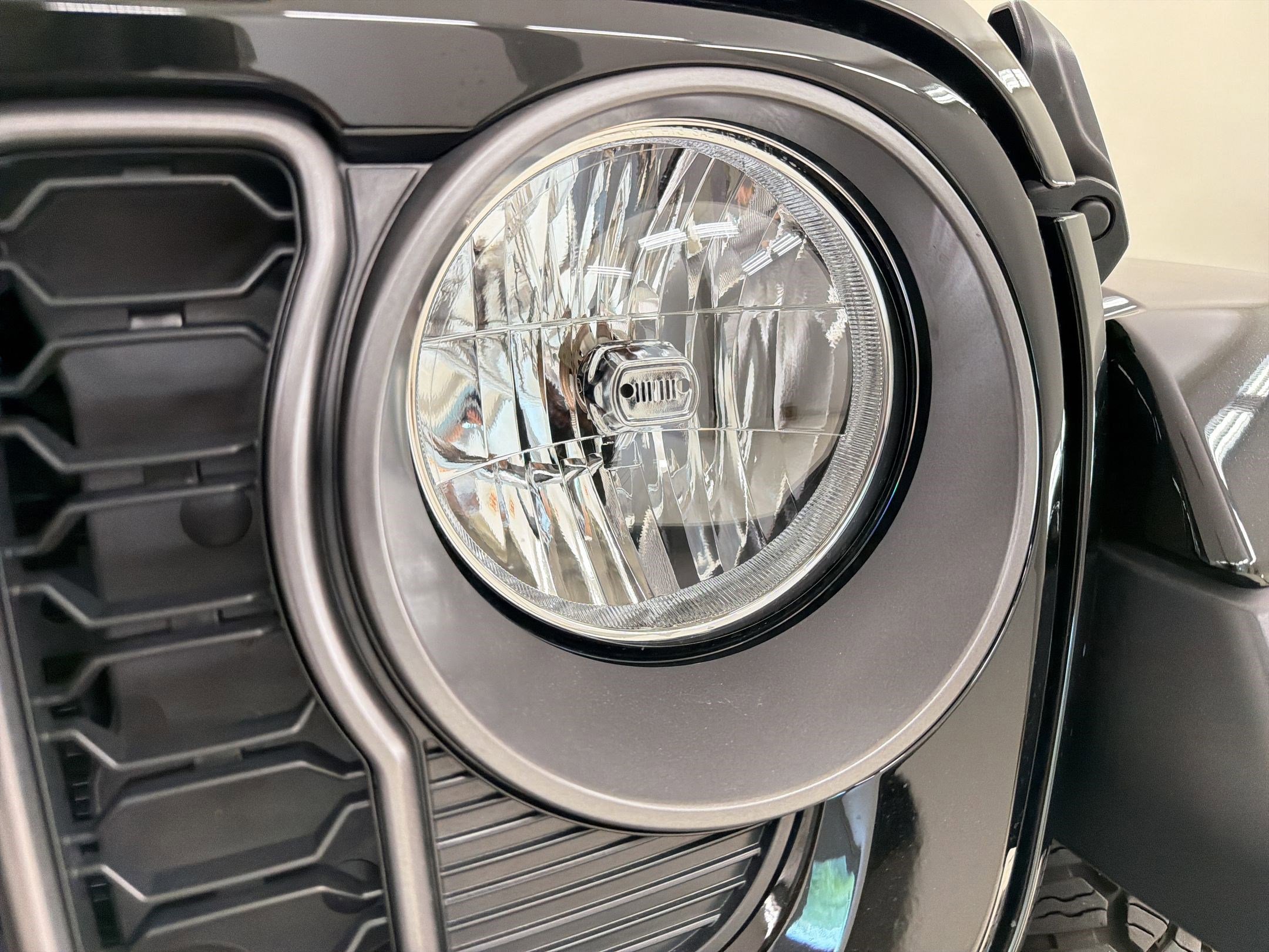 Used 2025 Jeep Gladiator Sport AWD/4WD image 11