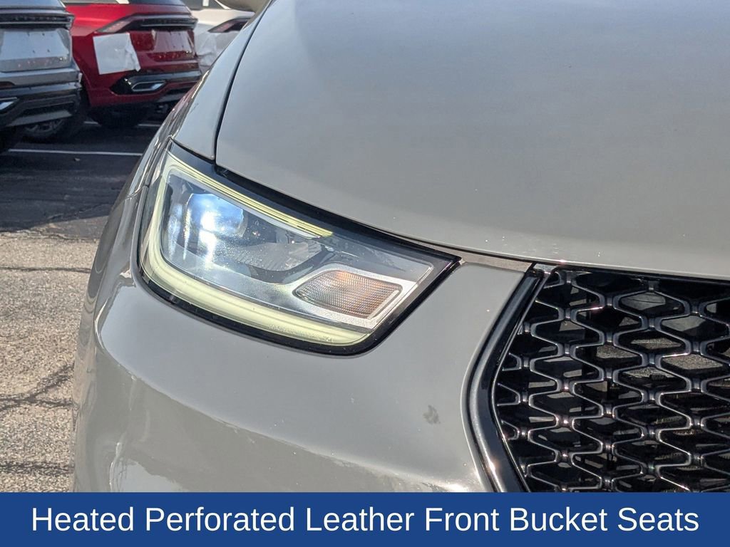 Used 2022 Chrysler Pacifica Touring-L image 11