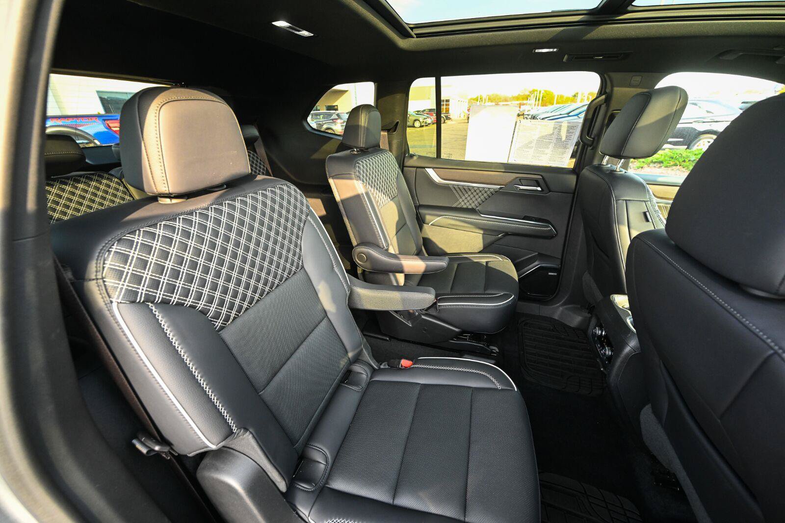 Used 2024 GMC Acadia Denali AWD/4WD image 59
