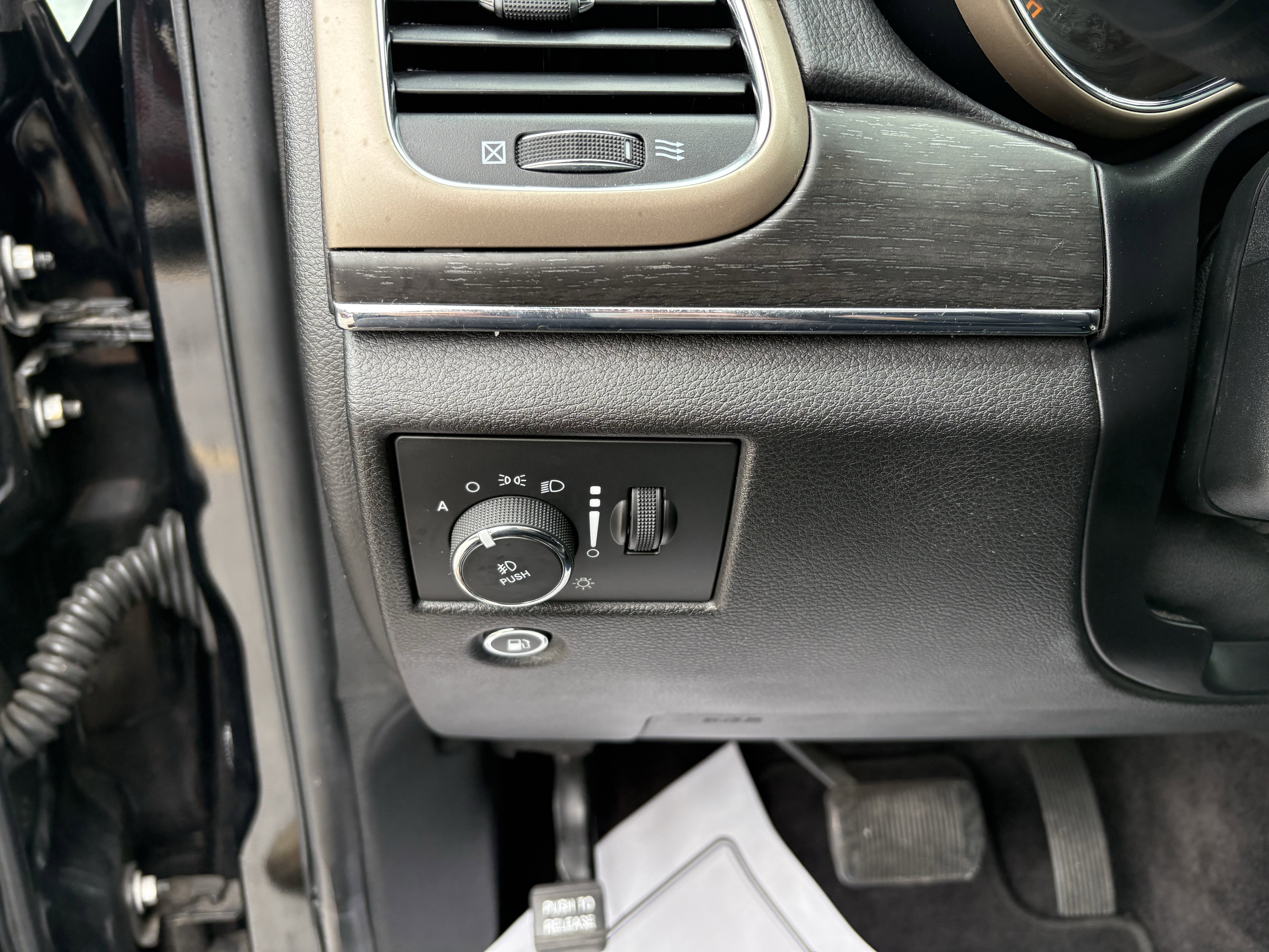 Used 2017 Jeep Grand Cherokee Limited image 26