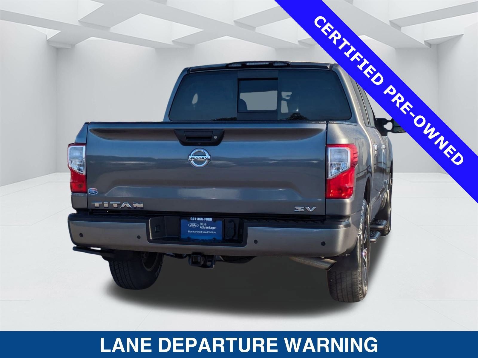 Used 2021 Nissan Titan SV w/ SV Convenience Package image 4