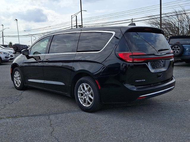 Used 2025 Chrysler Pacifica Select FWD image 4