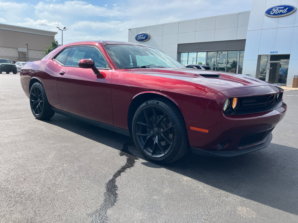 Used 2018 Dodge Challenger SXT Plus RWD image 8