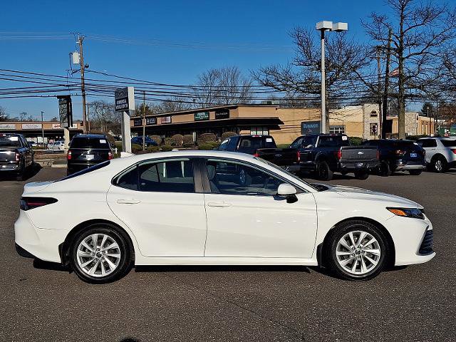 Used 2022 Toyota Camry LE image 5
