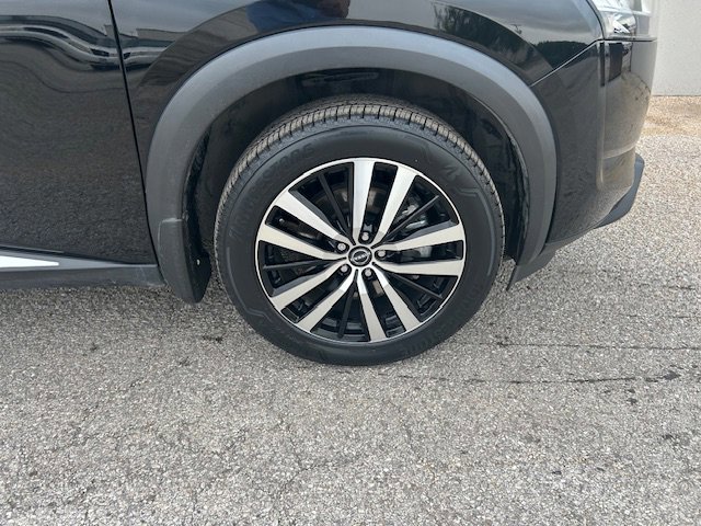 Used 2024 Nissan Pathfinder Platinum w/ Cargo Package FWD image 8