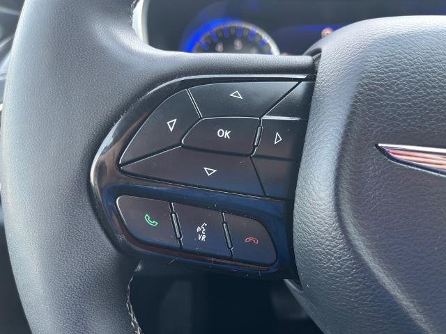 Used 2025 Chrysler Pacifica Limited FWD image 26
