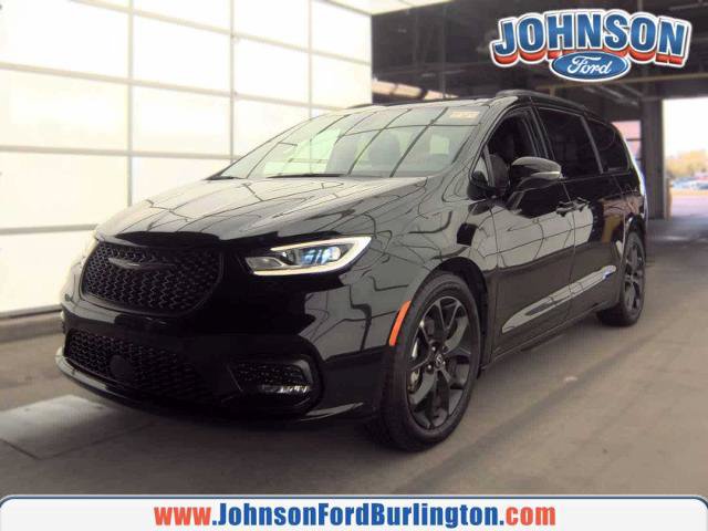 Used 2025 Chrysler Pacifica Limited