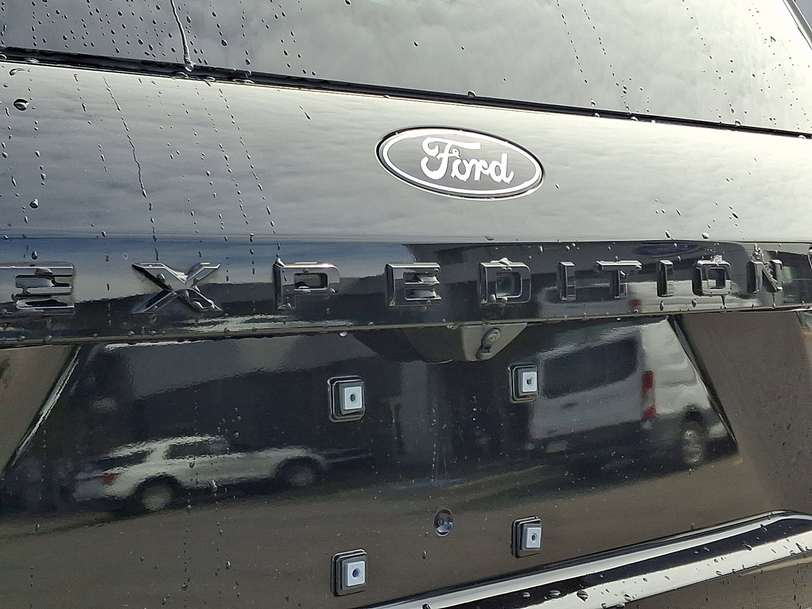 Certified 2025 Ford Expedition Platinum w/ Stealth Appearance Package AWD/4WD image 30