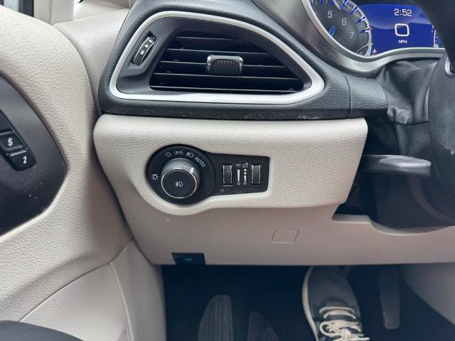 Used 2024 Chrysler Pacifica Touring-L image 24