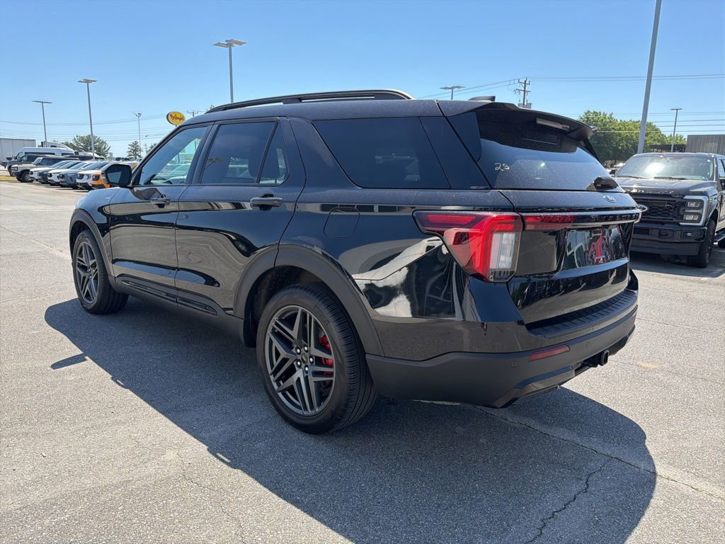 Certified 2025 Ford Explorer ST-Line w/ ST-Line Street Pack AWD/4WD image 7