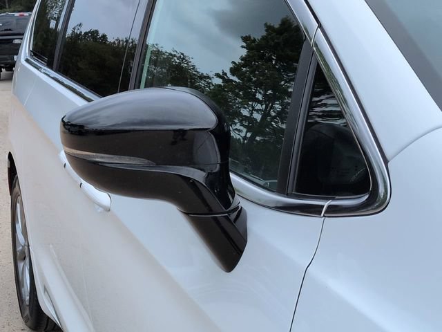 Used 2026 Chrysler Pacifica Limited FWD image 13