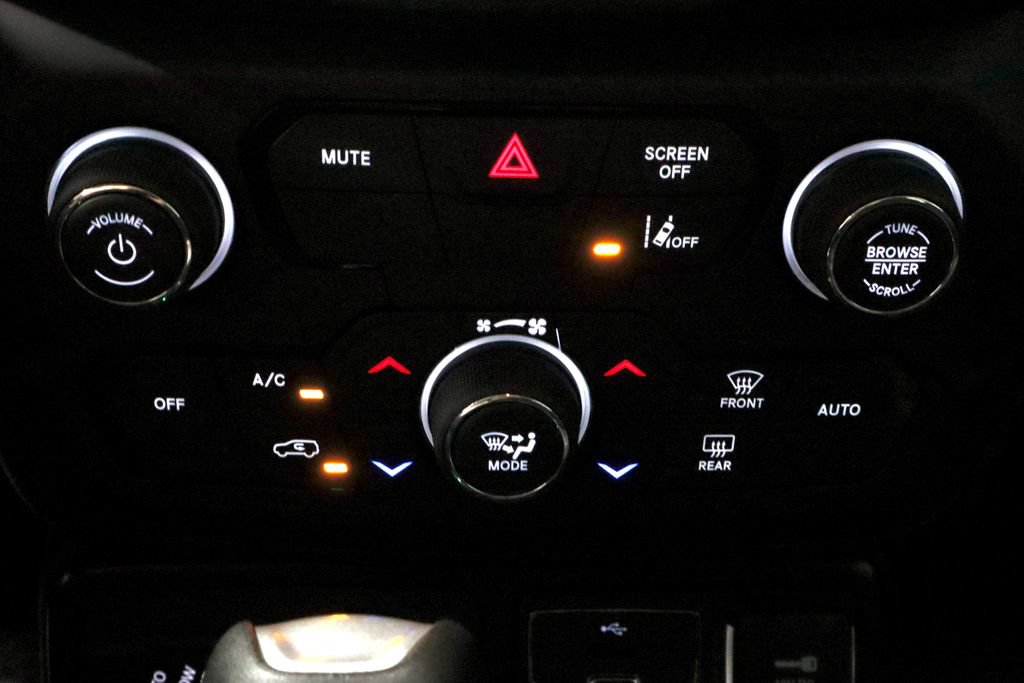 Used 2023 Jeep Renegade Latitude w/ Premium Group AWD/4WD image 30