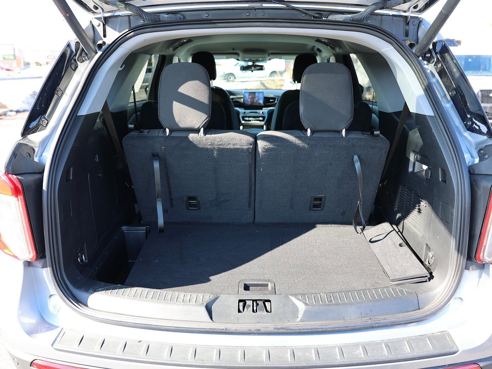 Certified 2022 Ford Explorer XLT w/ Class IV Trailer Tow Package image 15