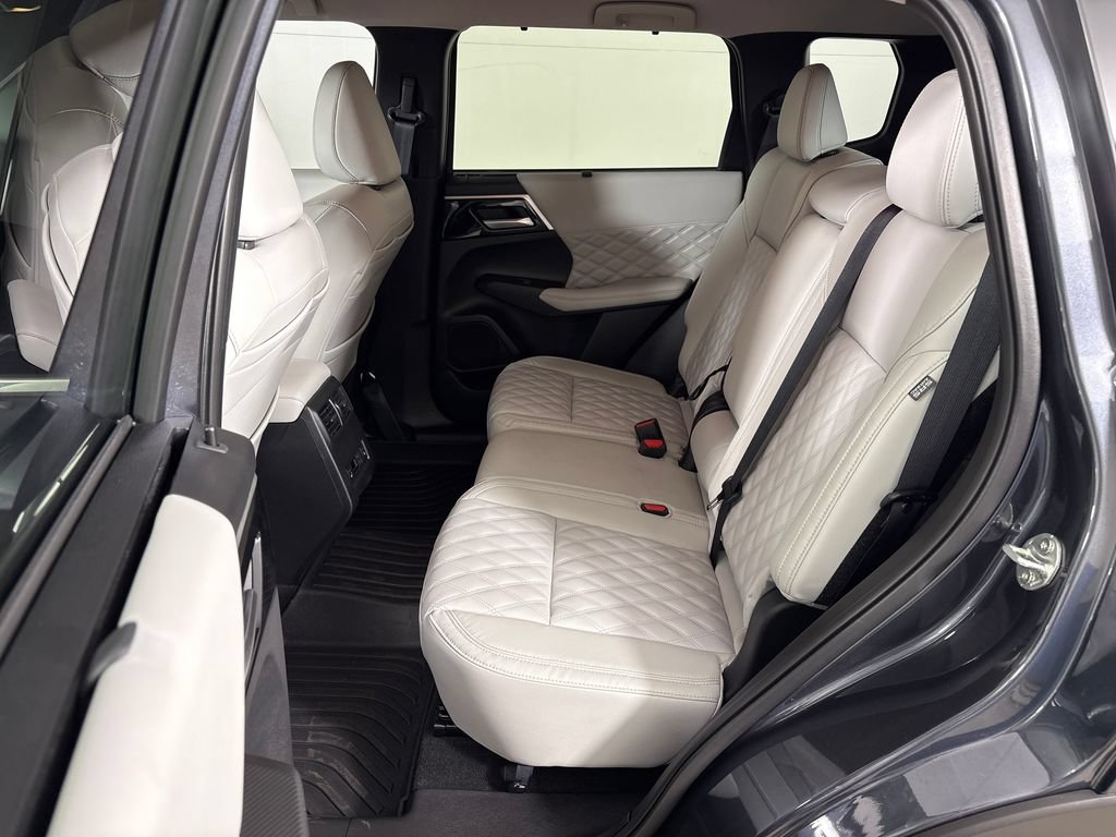 Used 2024 Mitsubishi Outlander SEL FWD image 25