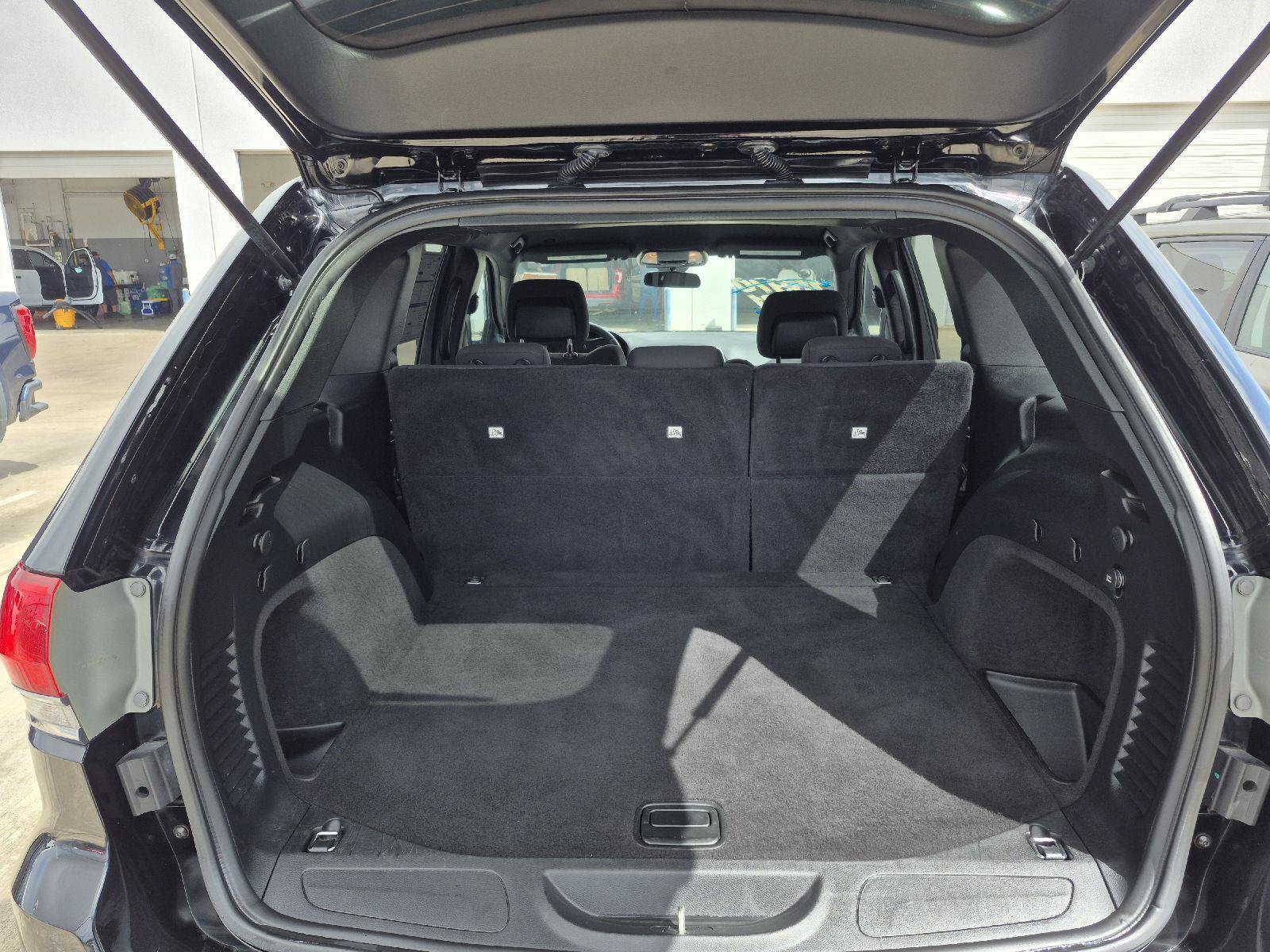 Used 2019 Jeep Grand Cherokee Laredo AWD/4WD image 8
