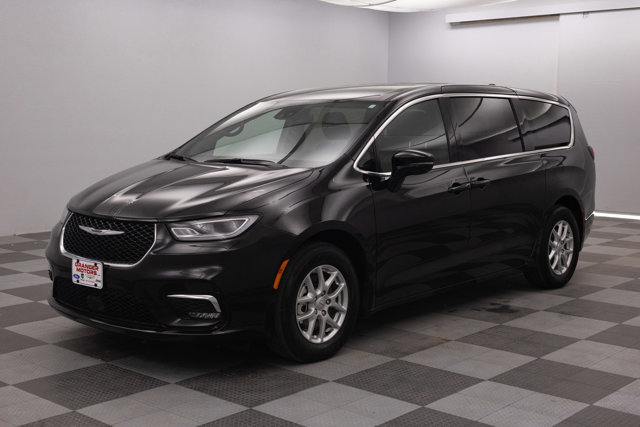 Used 2025 Chrysler Pacifica Select FWD image 6