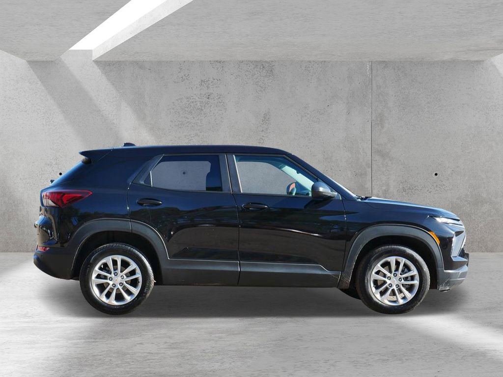 Used 2025 Chevrolet TrailBlazer LS w/ LS Convenience Package image 2