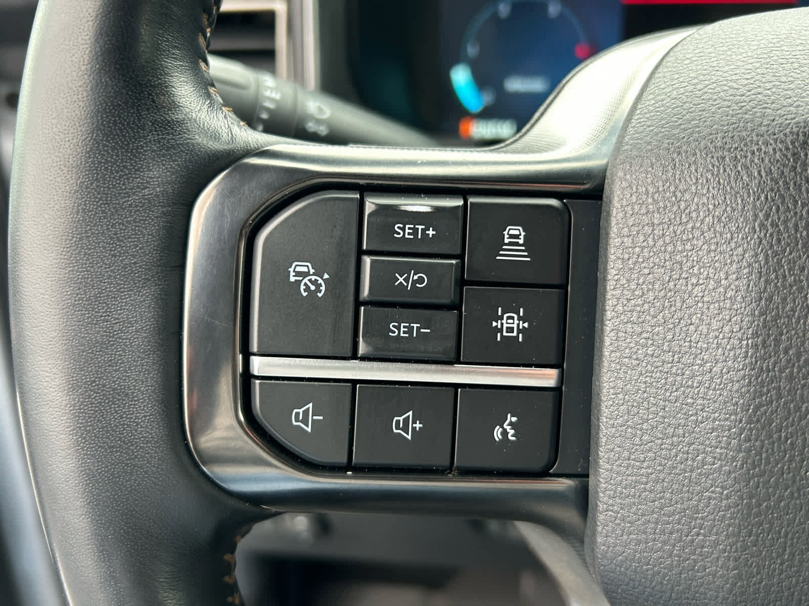 Certified 2023 Ford F350 Platinum w/ Tremor Off-Road Package image 29