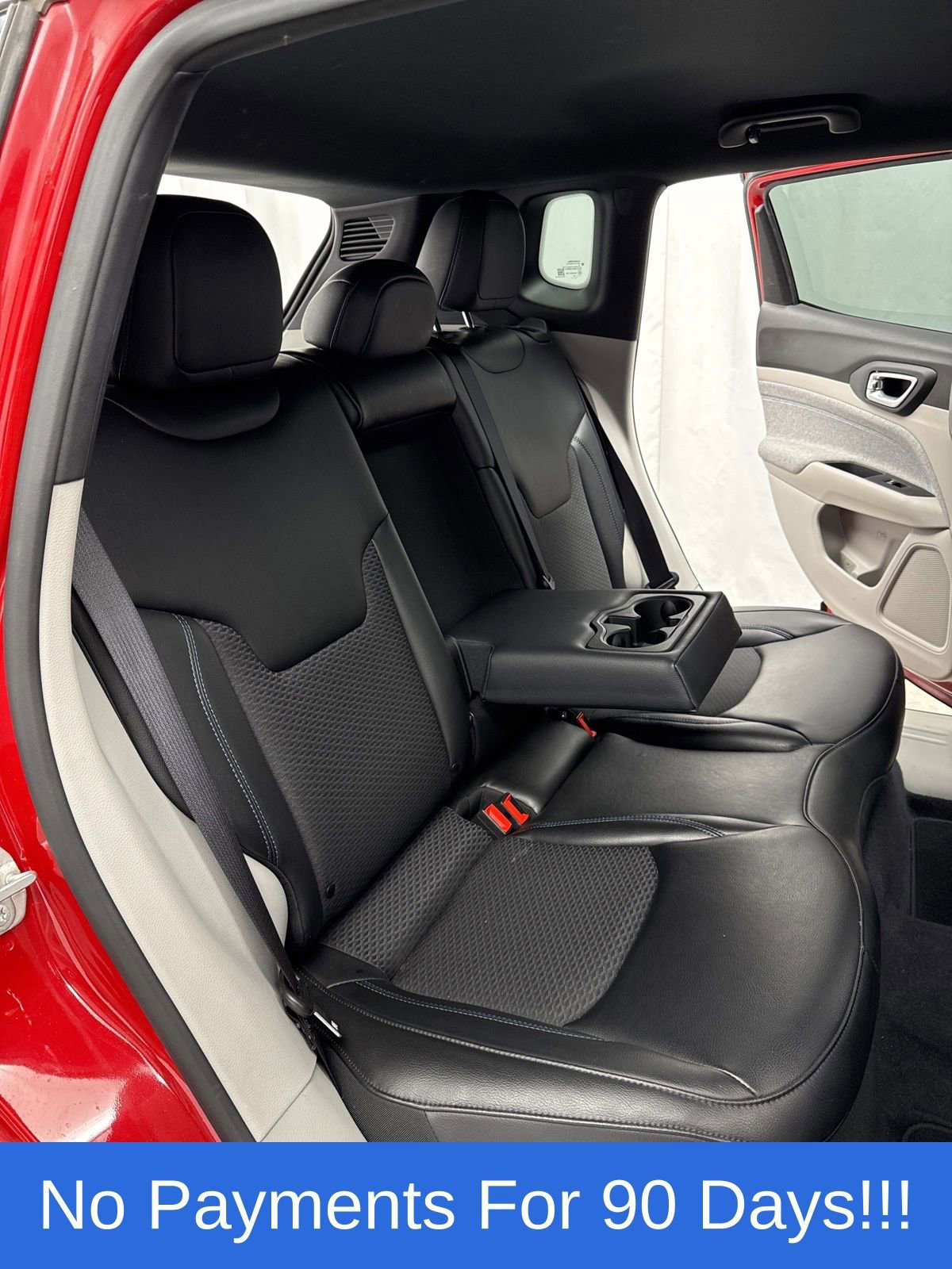 Used 2023 Jeep Compass Latitude image 30