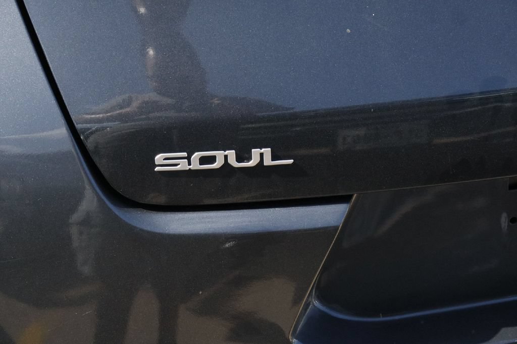 Used 2024 Kia Soul LX w/ Option Group 015 FWD image 7