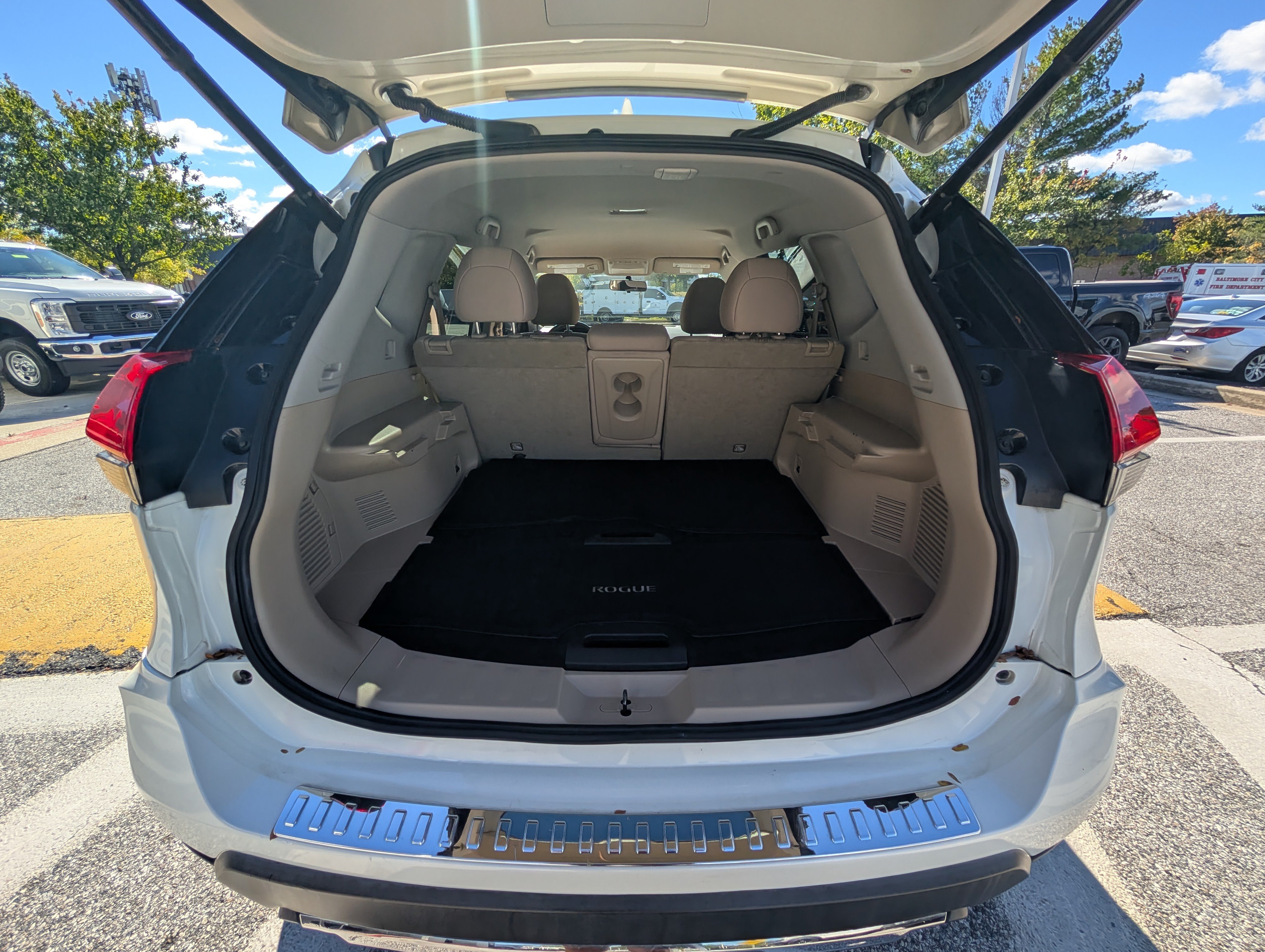 Used 2018 Nissan Rogue SV w/ Premium Package AWD/4WD image 14