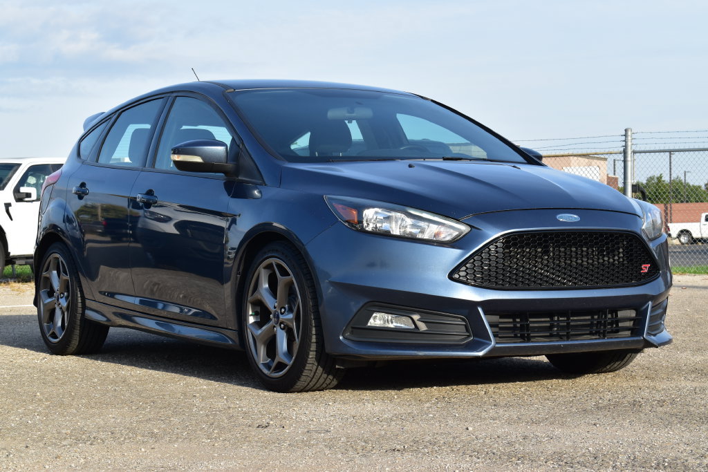 Certified 2018 Ford Focus ST FWD image 3