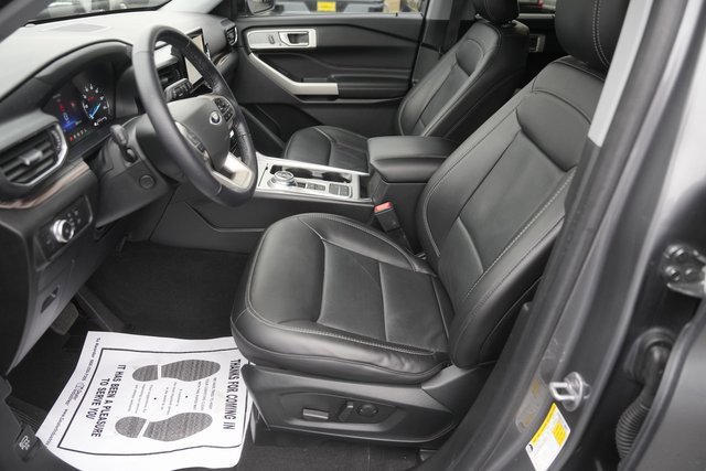 Certified 2022 Ford Explorer Limited w/ Equipment Group 301A image 9