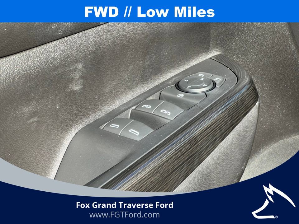 Used 2023 GMC Acadia SLT image 16