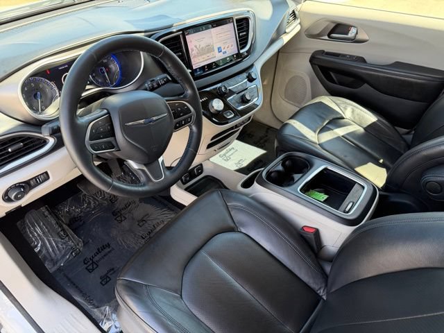 Used 2021 Chrysler Pacifica Touring-L FWD image 12