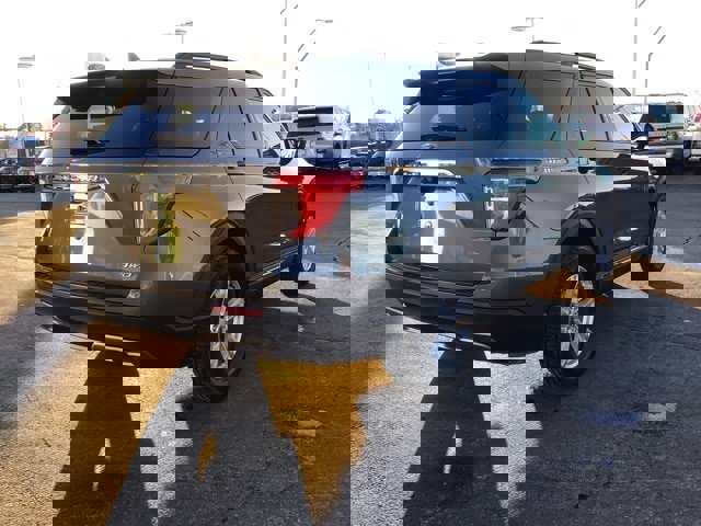 Certified 2023 Ford Explorer XLT w/ Equipment Group 202A image 5
