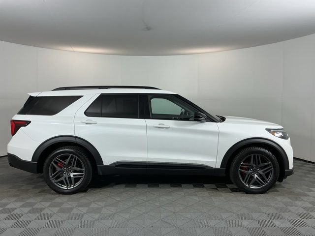 Certified 2025 Ford Explorer ST AWD/4WD image 4