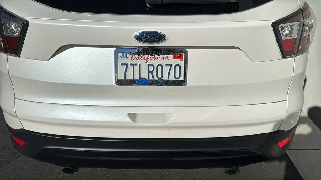 Certified 2017 Ford Escape SE w/ SE Sport Appearance Package image 7