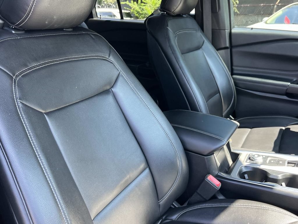 Certified 2020 Ford Explorer XLT w/ Equipment Group 202A AWD/4WD image 30
