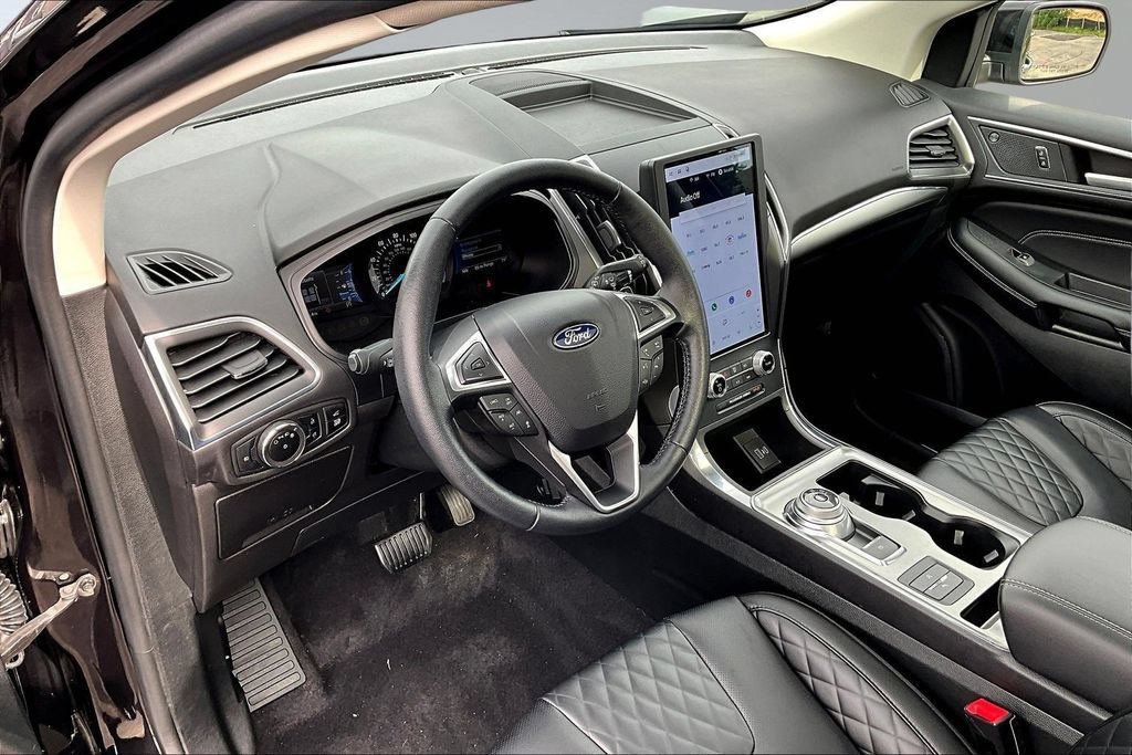 Certified 2024 Ford Edge Titanium w/ Equipment Group 301A AWD/4WD image 17