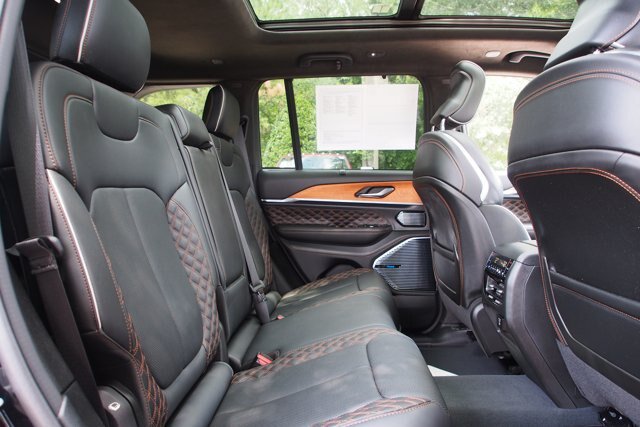 Used 2023 Jeep Grand Cherokee Summit AWD/4WD image 14
