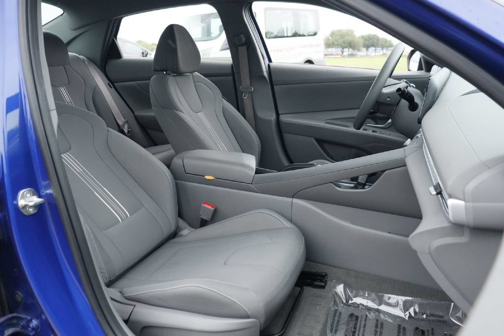 Used 2024 Hyundai Elantra SEL FWD image 17