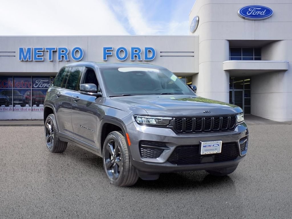 Used 2023 Jeep Grand Cherokee Altitude